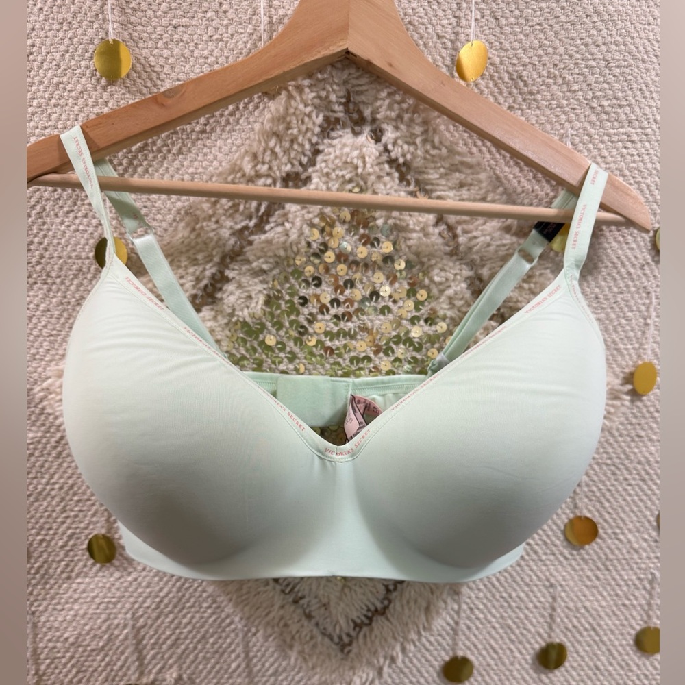 NTW Victoria’s Secret T-Shirt Collection Bra